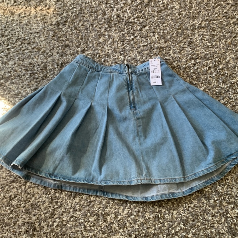 Selling brand new pleaded skirt, size small